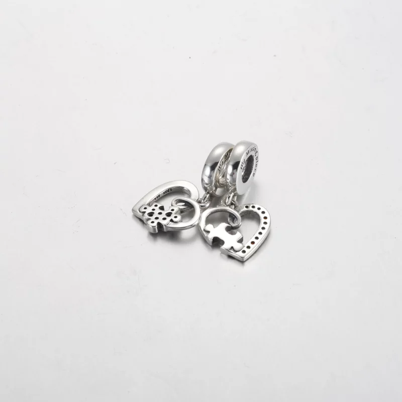(image pour) Charm pendent divisible Cœurs en pièce de puzzle amitié Pandora - 792239C01 - Afficher 3