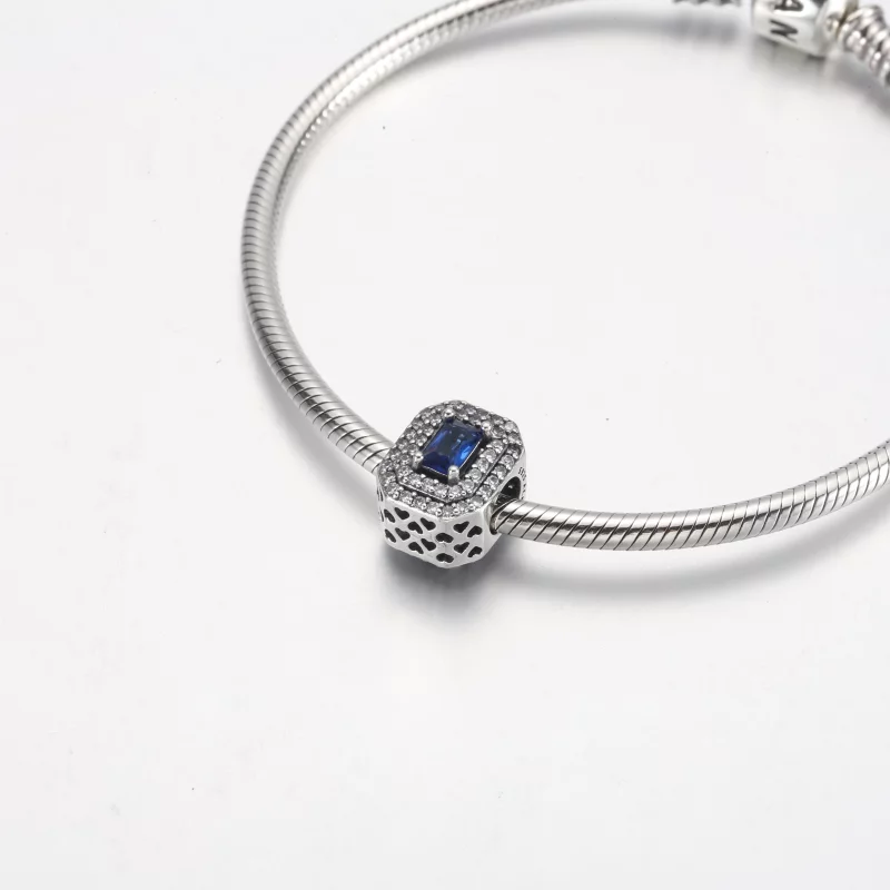 (image pour) Charm rectangulaire à niveaux bleu scintillant Pandora - 792385c01 - Afficher 5