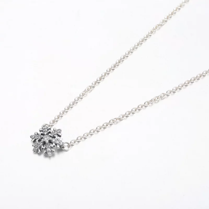 (image pour) Collier Pendentif Flocon de Neige Étincelant Pandora - 392371C01 - Afficher 2