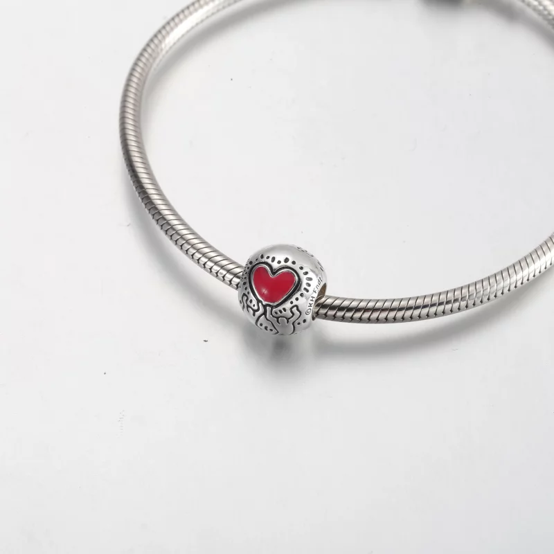 (image pour) Keith Haring™ x Pandora Love & Figures Charm - 792225C01 - Afficher 5