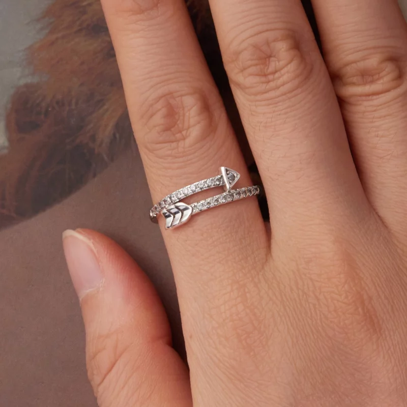 (image pour) Bague Flèche Pavée Pandora en Argent 925 Oxydé avec Zircone Complète et Ajustabl - Afficher 7