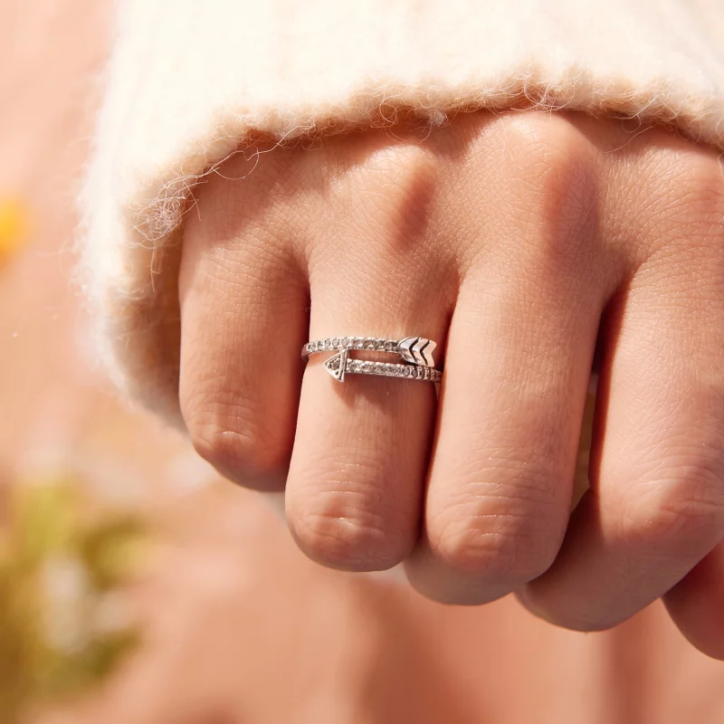 (image pour) Bague Flèche Pavée Pandora en Argent 925 Oxydé avec Zircone Complète et Ajustabl - Afficher 9