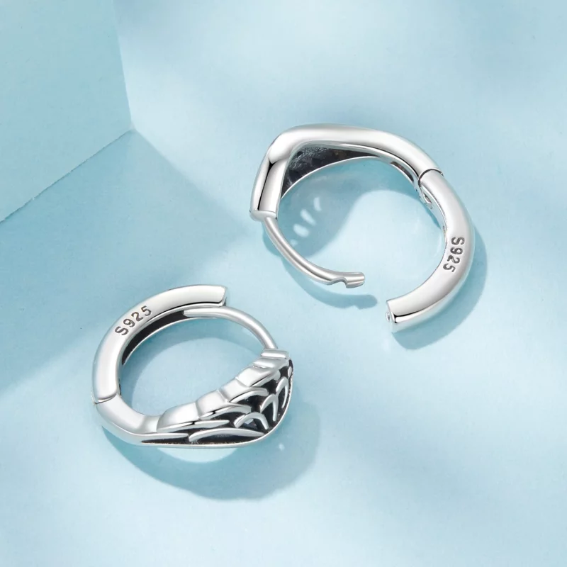 (image pour) Boucles d'oreilles Huggie Ailes en Argent Sterling Pandora avec Finition Oxydée - Afficher 4