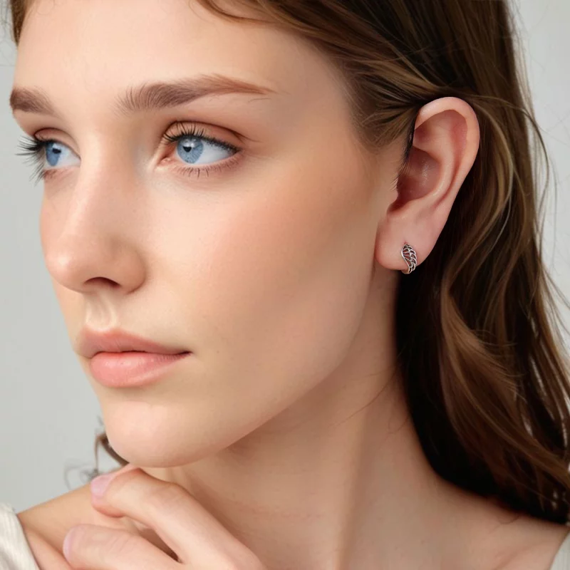 (image pour) Boucles d'oreilles Huggie Ailes en Argent Sterling Pandora avec Finition Oxydée - Afficher 8