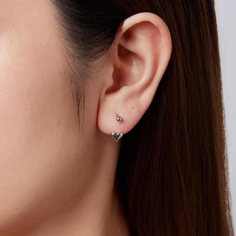 (image pour) Boucles d'oreilles à clous Cœur réversible en argent 925 plaqué platine Pandora - Afficher 10
