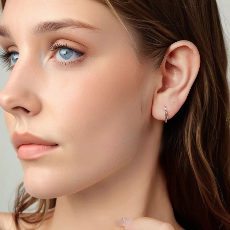 (image pour) Boucles d'oreilles Huggie Géométriques en Argent 925 de Pandora avec Finition Ox - Afficher 8