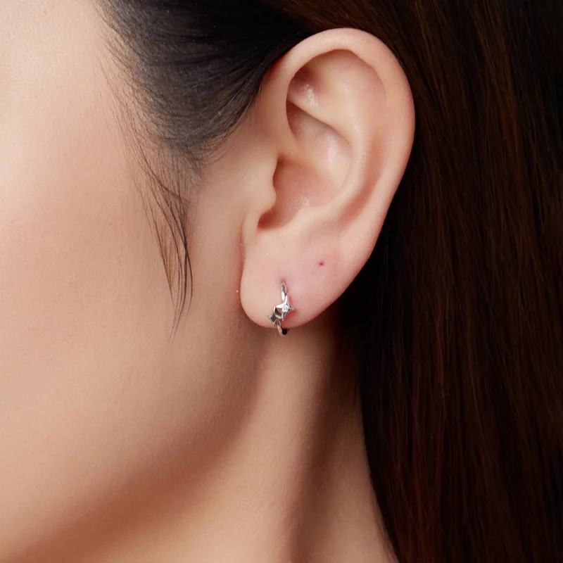 (image pour) Boucles d'oreilles Huggie Starlight en argent 925 Pandora avec zirconium et fini - Afficher 10