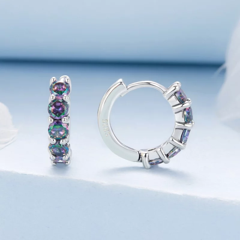 (image pour) Boucles d'oreilles Huggie en argent 925 Pandora serties de zirconias arc-en-ciel - Afficher 2
