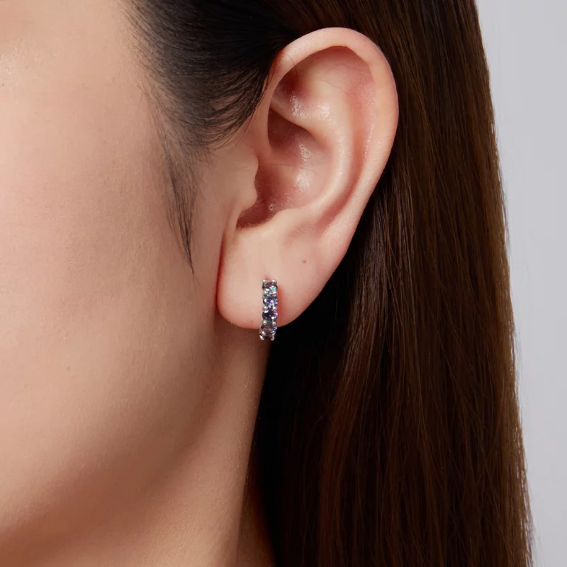 (image pour) Boucles d'oreilles Huggie en argent 925 Pandora serties de zirconias arc-en-ciel - Afficher 9