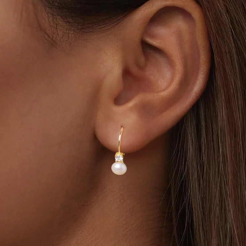 (image pour) Boucles d'oreilles à ressort en perle et moissanite en argent 925 style Pandora - Afficher 5