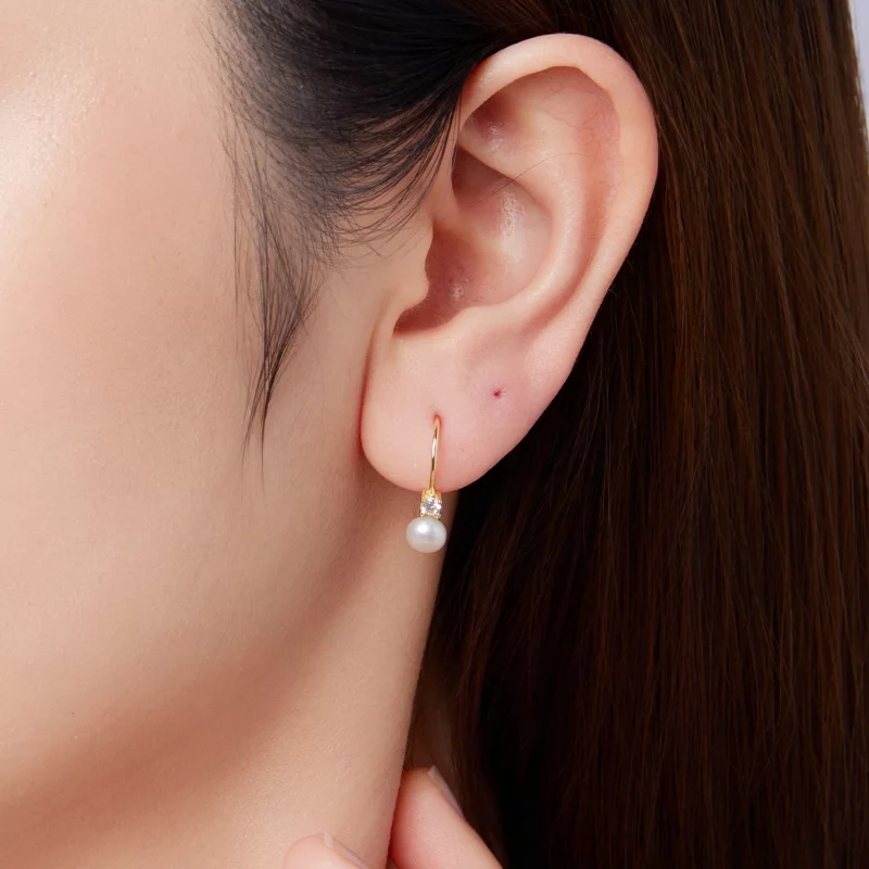 (image pour) Boucles d'oreilles à ressort en perle et moissanite en argent 925 style Pandora - Afficher 9