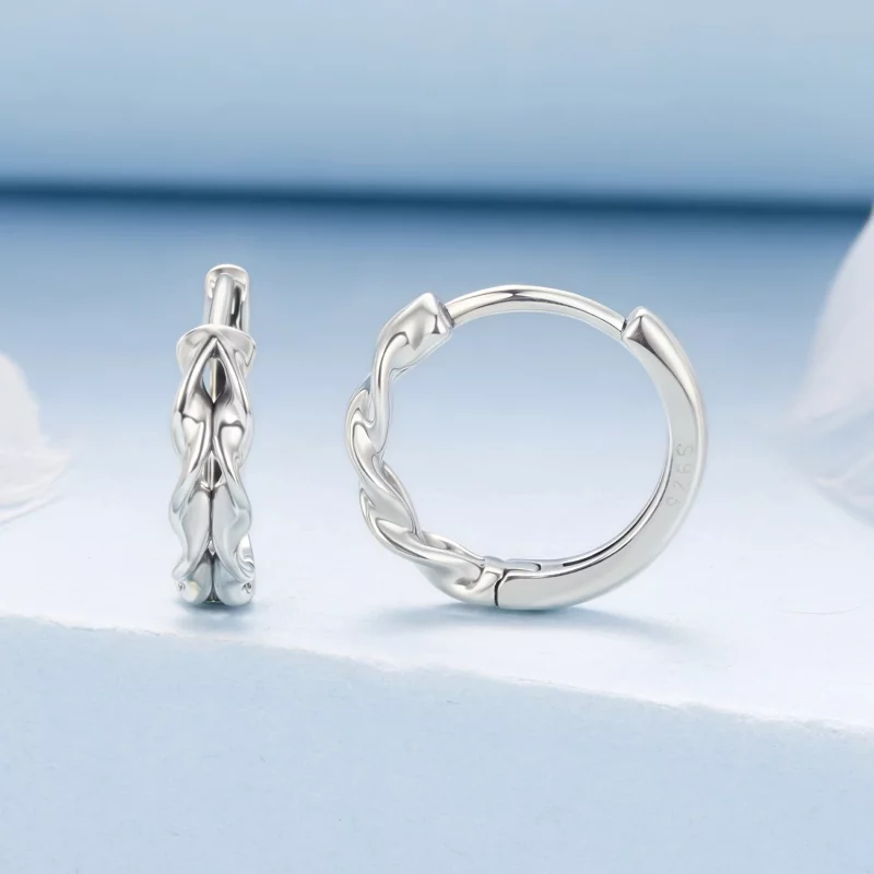 (image pour) Boucles d'oreilles Huggie à vignes torsadées Pandora en argent 925 avec finition - Afficher 2