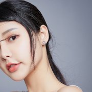 Clous d'Oreilles Style PANDORA Petit paresseux en forme de coeur - SCE885