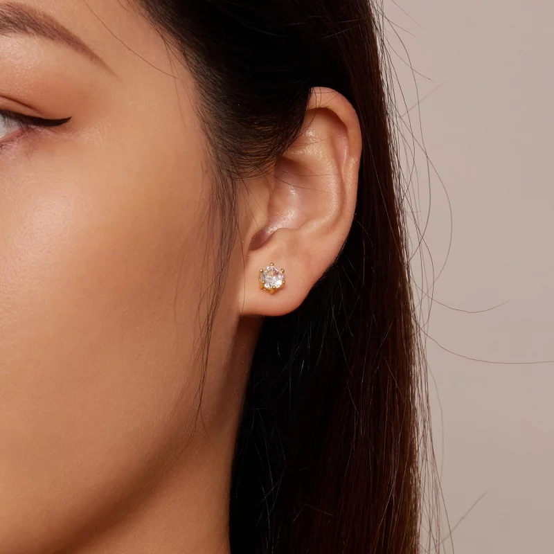 (image pour) Boucles d'oreilles clous en zircone brillante plaquées or de style Pandora - BSE - Afficher 2
