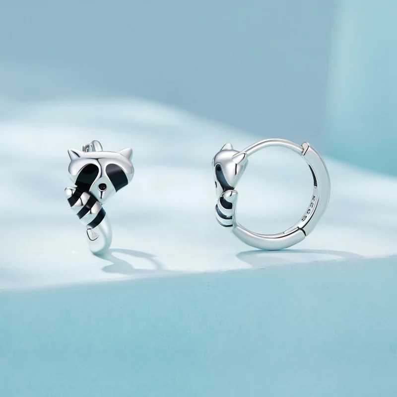 (image pour) Boucles d'oreilles à créoles de style Pandora avec motif raton laveur - SCE1603 - Afficher 2
