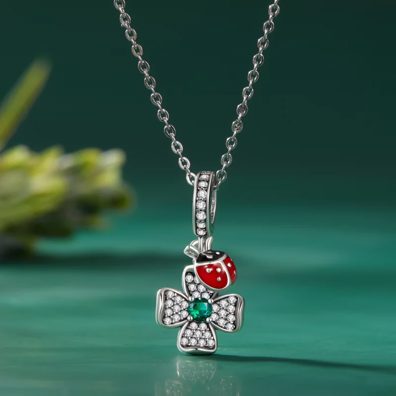 (image pour) Pendentif porte-bonheur à motif de trèfle à quatre feuilles et coccinelle de sty - Afficher 2