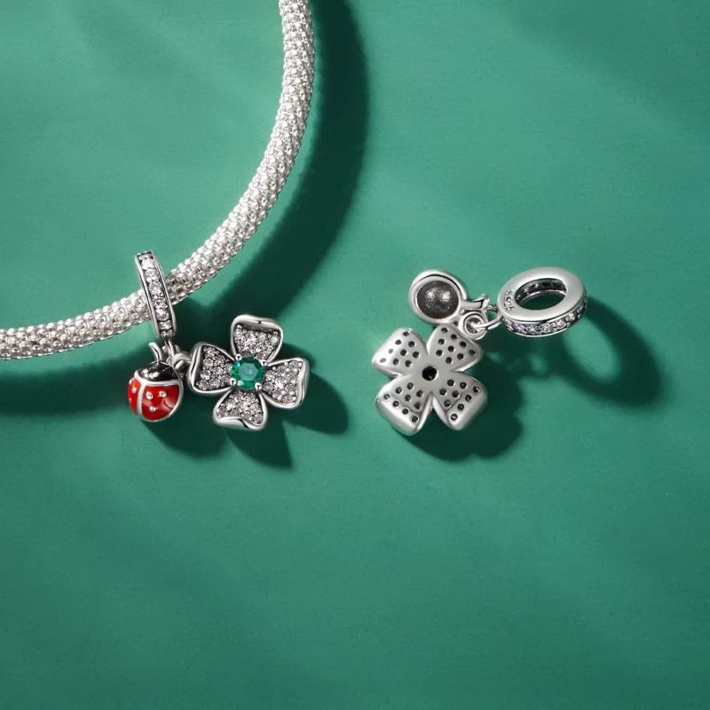 (image pour) Pendentif porte-bonheur à motif de trèfle à quatre feuilles et coccinelle de sty - Afficher 4