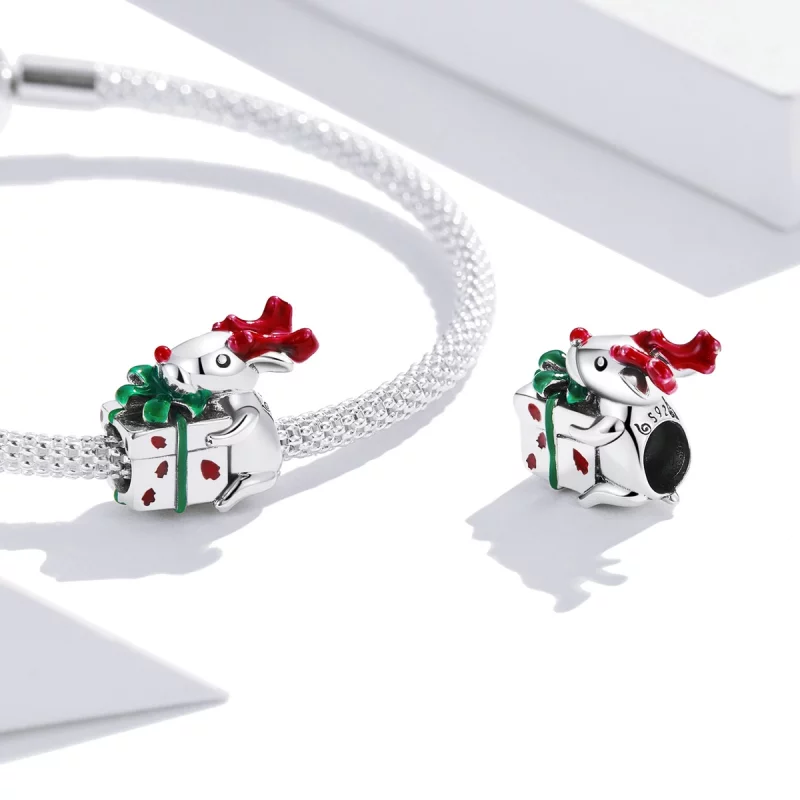 (image pour) Charm en style Pandora avec un renne offrant des cadeaux - BSC540 - Afficher 4