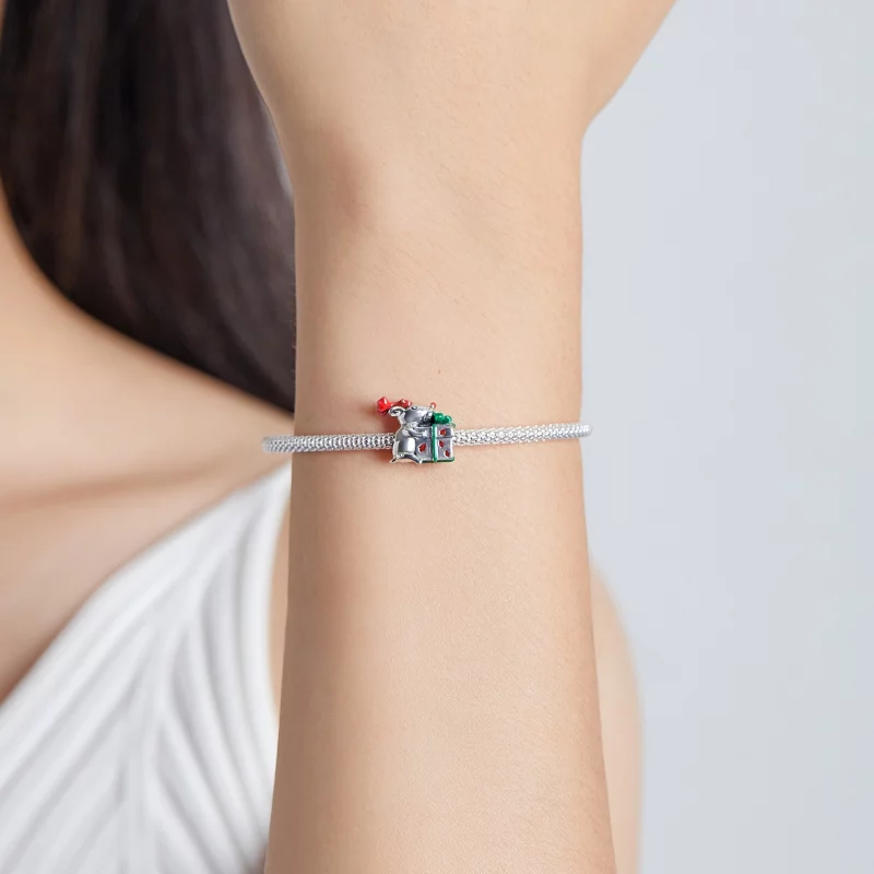 (image pour) Charm en style Pandora avec un renne offrant des cadeaux - BSC540 - Afficher 5