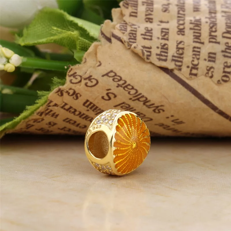 (image pour) Charm Rayons de soleil en PANDORA Shine™ - 767128EN158 - Afficher 3