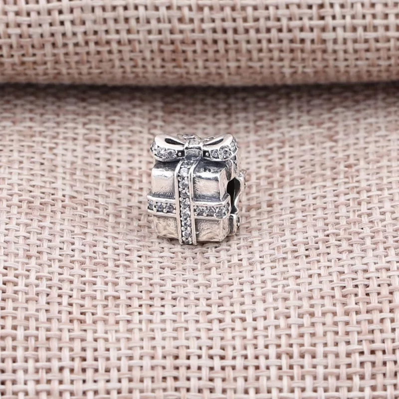 (image pour) PANDORA - Charm Cadeau de Noël Ajouré - 791766CZ - Afficher 2