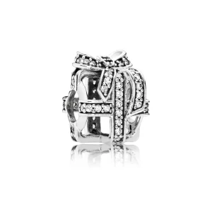 (image pour) PANDORA - Charm Cadeau de Noël Ajouré - 791766CZ