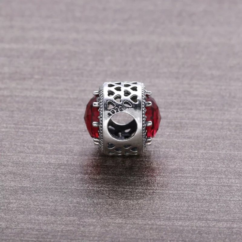 (image pour) PANDORA - Charm Cœurs Lumineux Cerise Ajouré - 791725NCC - Afficher 5