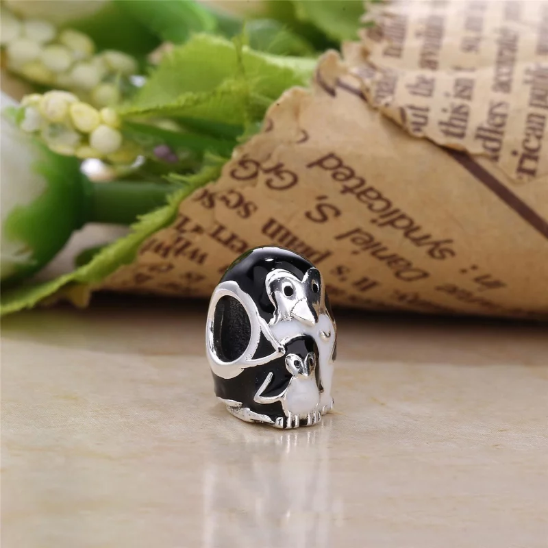 (image pour) PANDORA - Famille de pingouins, émail noir - 791404EN60 - Charms - Afficher 3