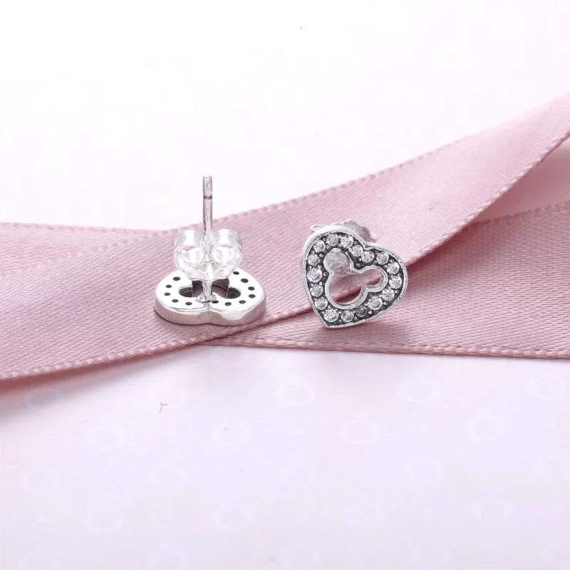 (image pour) PANDORA - Disney, Silhouette de Mickey - 290579CZ - Boucles d’oreilles - Afficher 3