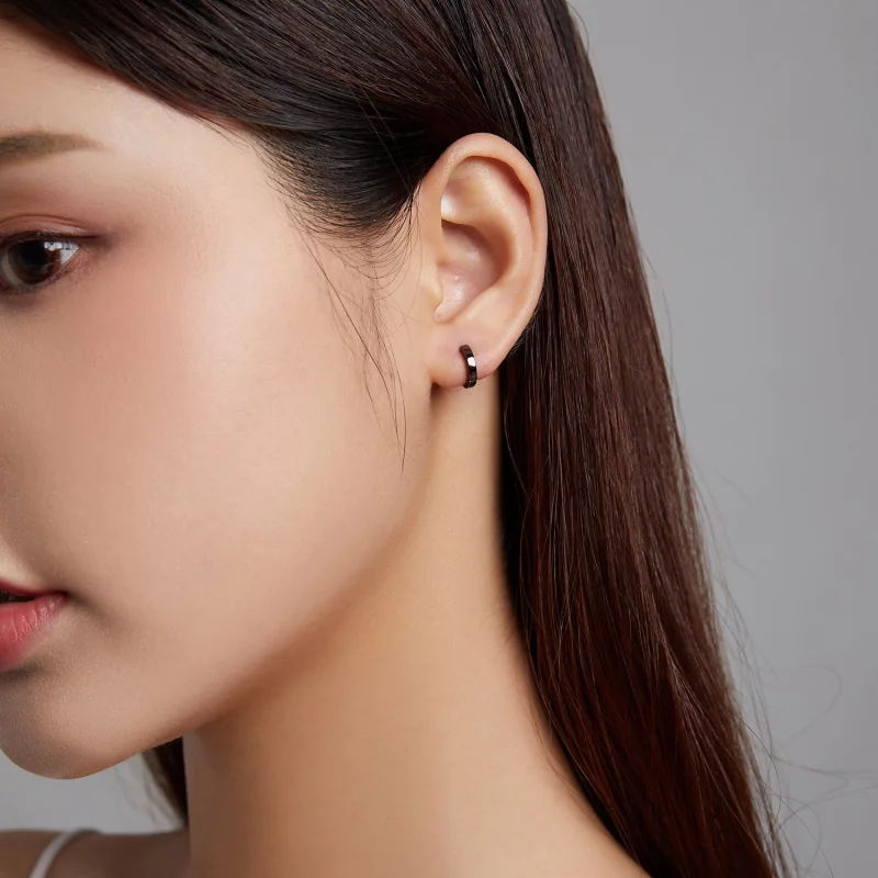 (image pour) Boucles d'oreilles à anneaux style Pandora en noir et or - SCE1230 - Afficher 7
