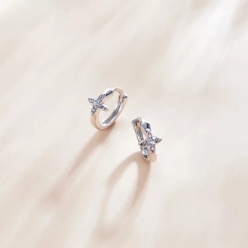 (image pour) Boucles d'oreilles à cercle avec fleur étincelante de style Pandora - SCE1043 - Afficher 2