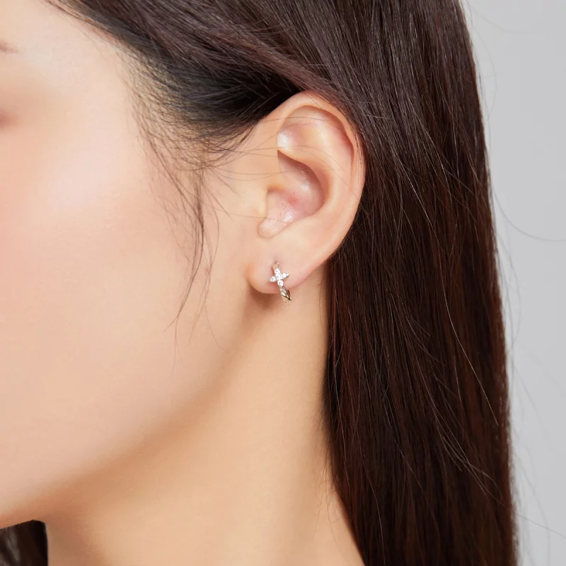 (image pour) Boucles d'oreilles à cercle avec fleur étincelante de style Pandora - SCE1043 - Afficher 5
