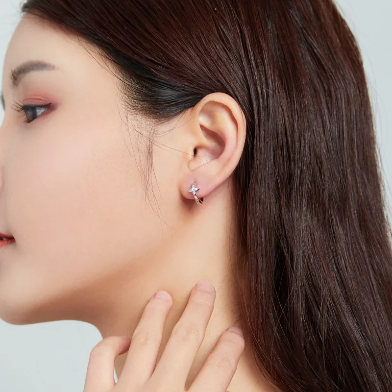 (image pour) Boucles d'oreilles à cercle avec fleur étincelante de style Pandora - SCE1043 - Afficher 6