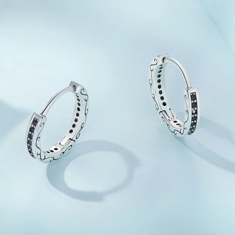 (image pour) Boucles d'oreilles créoles en zircone noire de style Pandora - SCE1522 - Afficher 3