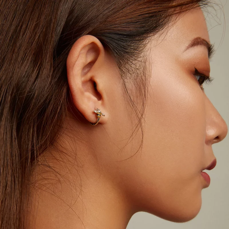 (image pour) Boucles d'oreilles à mini créoles style Pandora avec abeille - SCE1337 - Afficher 6