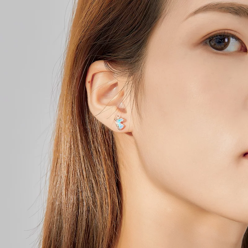 (image pour) Boucles d'oreilles clou de style Pandora avec licorne en opale bleue océanique - - Afficher 7