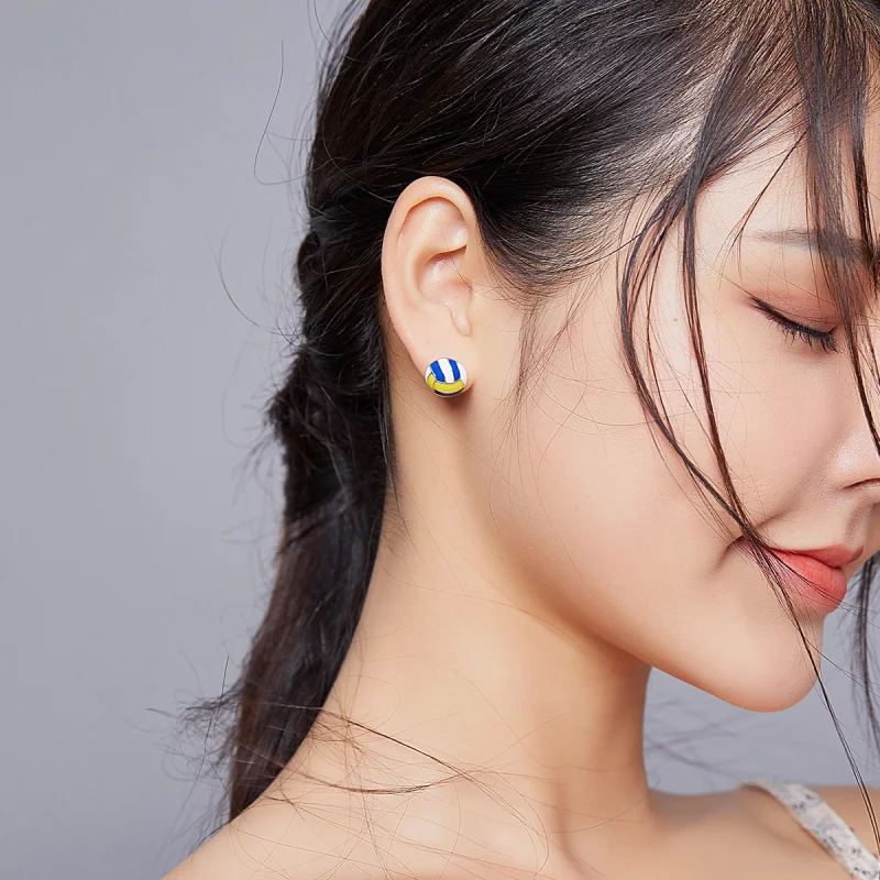 (image pour) Boucles d'oreilles à clous de style Pandora avec motif de volley-ball dynamique - Afficher 6