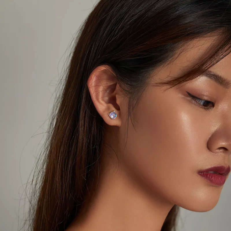 (image pour) Boucles d'oreilles clous de style Pandora, tête de chat à motif écailles de pois - Afficher 5
