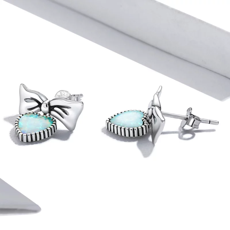(image pour) Boucles d'oreilles clous en forme de cœur et nœud en opale de style Pandora - SC - Afficher 3