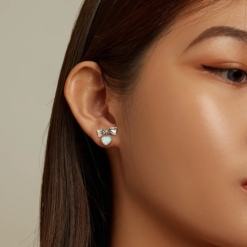 (image pour) Boucles d'oreilles clous en forme de cœur et nœud en opale de style Pandora - SC - Afficher 5