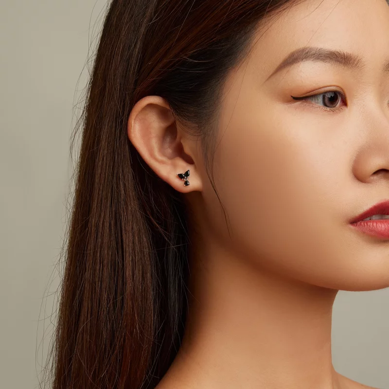 (image pour) Boucles d'oreilles à clous en zircone noire de style Pandora - SCE1507 - Afficher 4