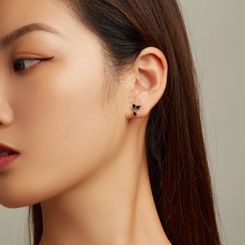 (image pour) Boucles d'oreilles à clous en zircone noire de style Pandora - SCE1507 - Afficher 6