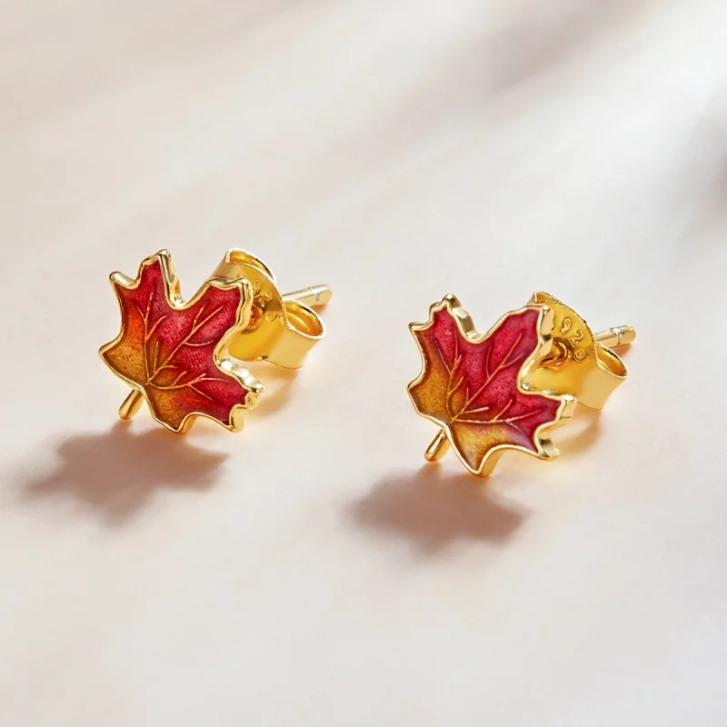 (image pour) Style Pandora Automne - Boucles d'oreilles clous en forme de feuille d'érable - - Afficher 2
