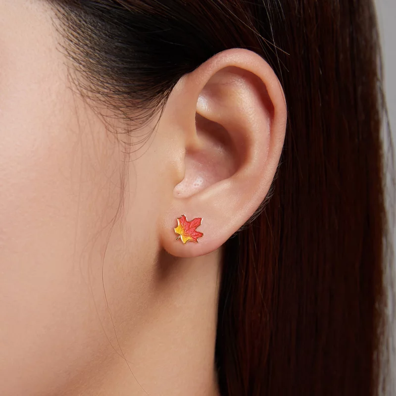 (image pour) Style Pandora Automne - Boucles d'oreilles clous en forme de feuille d'érable - - Afficher 3