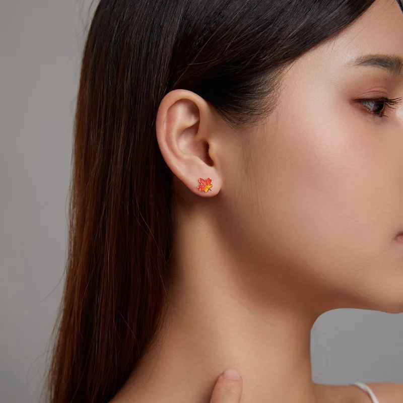(image pour) Style Pandora Automne - Boucles d'oreilles clous en forme de feuille d'érable - - Afficher 5
